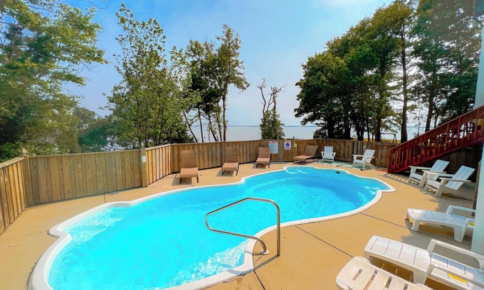 Monteray Shores House | Waterfront Peaceful Beach house with Private Pool and Hot Tub. 2min to beach!