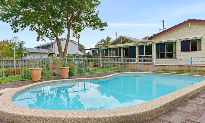 Toukley House | Waterfront Pet Friendly Abode Toukley NSW