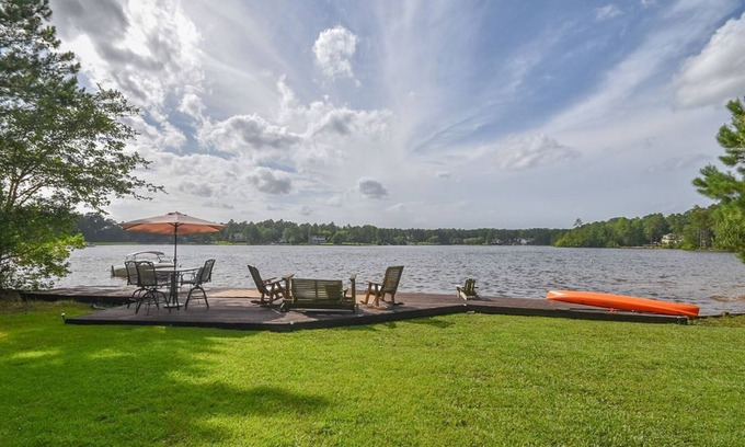 Olivia House | WATERFRONT & PET FRIENDLY! Beautiful Lakefront Home Near Golf and Fort Bragg