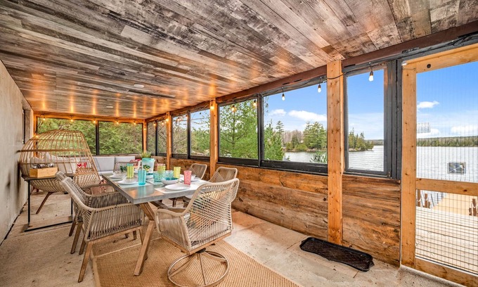Lanark Highlands Cottage | Waterfront+PetFriendly+Canoe+Kayaks