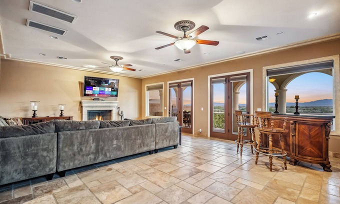 Bullhead City House | Waterfront Pool Spa Views Dock 7 bd