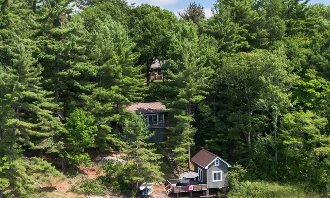 Muskoka Lakes Cottage | Waterfront Port Carling-Firepit-Kayak-Dock-Patio