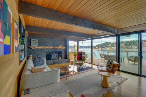 Retsil House | Waterfront Port Orchard Retreat with Furnished Deck!