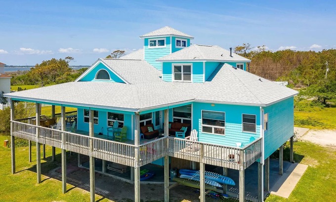 Morehead City House | Waterfront, Private Beach, Family Gatherings, 5 Bedrooms, and beautiful Sunsets!