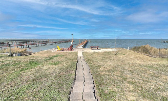 Taft House | Waterfront! Private lighted pier! Fire pit!