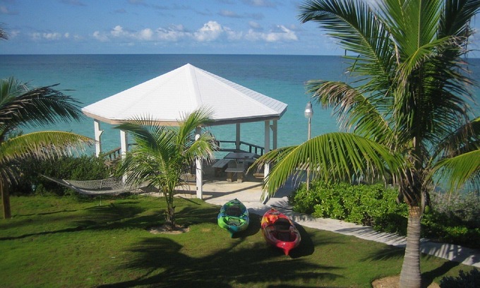 Rainbow Bay Villa | Waterfront. Private sea entry. Gazebo, Kayaks, Wifi. 300ft to Rainbow Beach