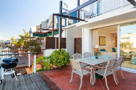 Knysna Central Apartment | WATERFRONT - Quay Largo two bedroom on the water with mooring