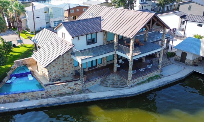 Granite Shoals House | Waterfront - Reflections On The Lake