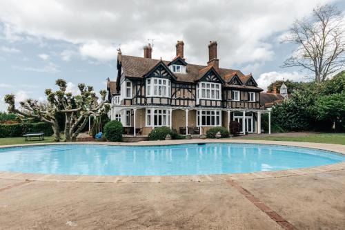 Henley-on-Thames House | Waterfront Retreat