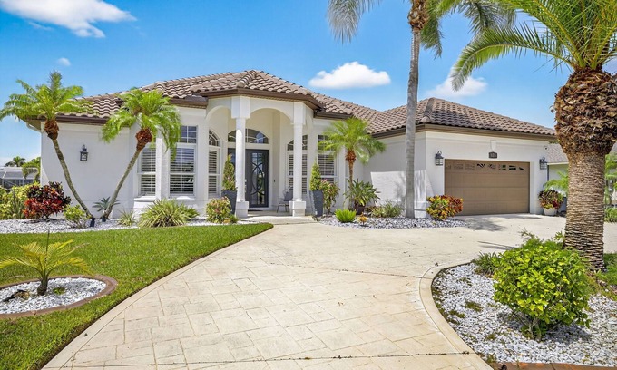Pelican House | Waterfront Retreat 3 En-Suites Sunset Views Pool Gulf Access