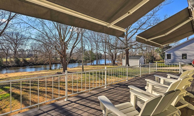 Cambridge House | Waterfront Retreat < 4 Mi to Dtwn Cambridge!