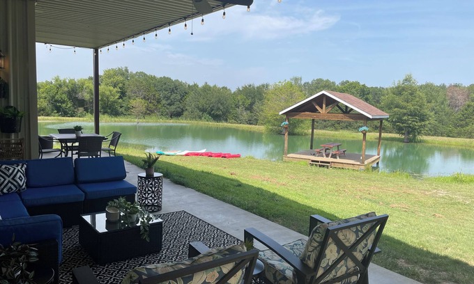 Greenville House | Waterfront Retreat - plenty of privacy