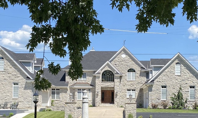 Bedford House | Waterfront Retreat - Romantic Get-away - Executive Travel (Lake Erie)