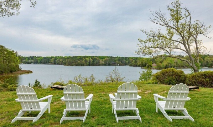 Weems House | Waterfront River Escape w/Pool, Kayaks, Detached Suite +more