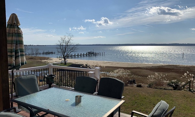 St. Leonard House | Waterfront riverhouse on a beautiful farm only 50 minutes from DC