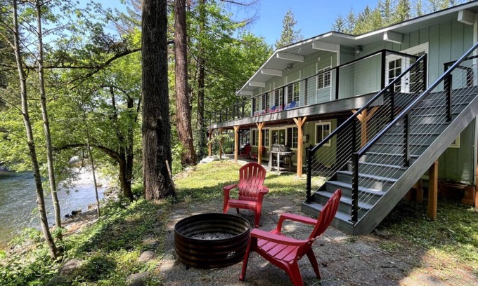 Washougal Apartment | Waterfront: River’s Edge on Washougal River