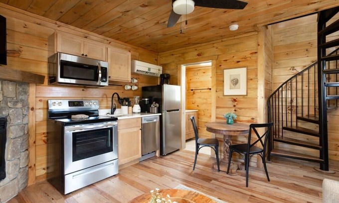 Gatlinburg Cabin | Waterfront/Roaring Fork/Walk2DwTwn Gatlinburg
