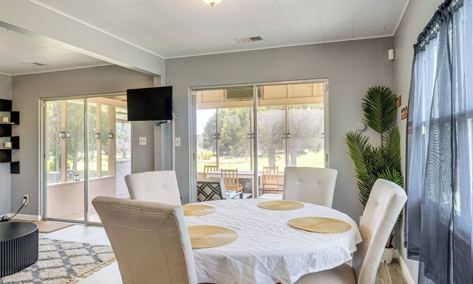 Rock Point Cottage | Waterfront Rock Point Vacation Rental w/Sunroom!