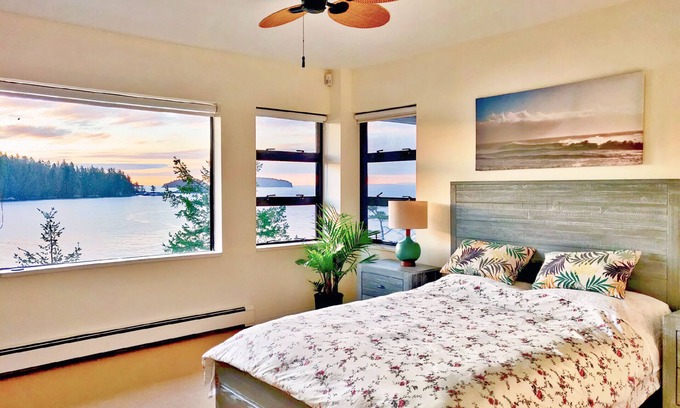 Gibsons House | Waterfront Room with Private Bath and Deck Near Marina, Private Beach Access