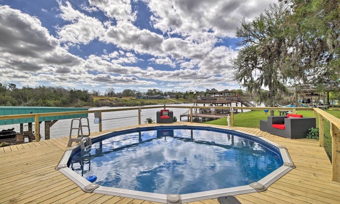 Barrett House | Waterfront San Jacinto River Home w/Boat Slip!