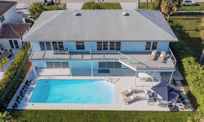Palm Beach - West Palm Beach House | Waterfront Sanctuary, Heated Pool, Parking, Sauna