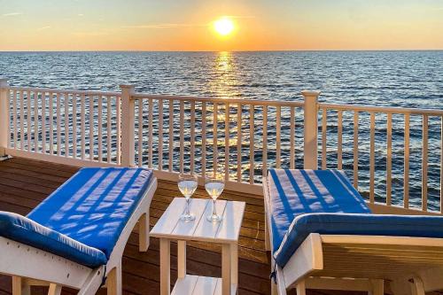 Green Creek Apartment | Waterfront Sanctuary with Panoramic Bay Views!