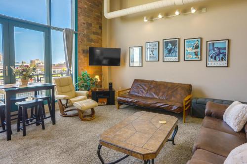 Sandusky Apartment | Waterfront Sandusky Vacation Rental Downtown!