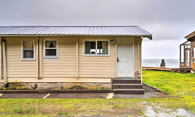 Sekiu Cabin | Waterfront Sekiu Escape - 9 Mi to Neah Bay!