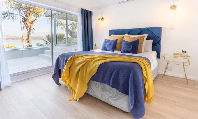 Kosmos House | Waterfront Serenity View