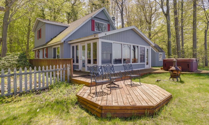 Glenn Haven Shores Cottage | Waterfront South Haven Home w/Beach Access!