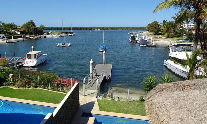 Runaway Bay House | Waterfront Splendor