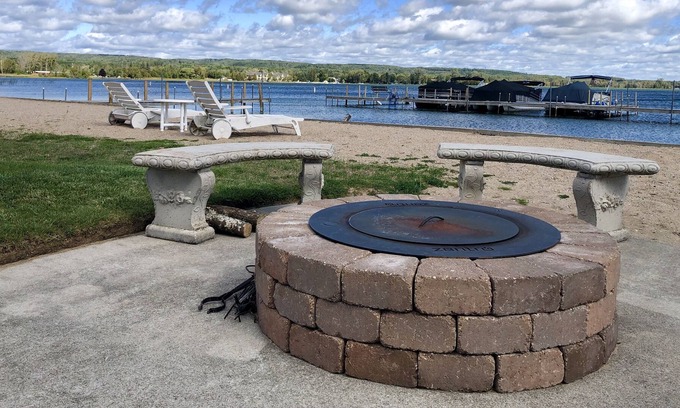 Conway Apartment | Waterfront Studio on Crooked Lake