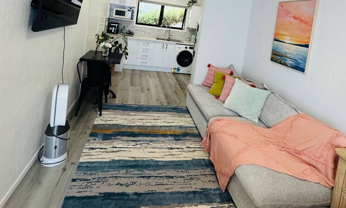 Auckland Apartment | Waterfront studio unit near Auckland Airport