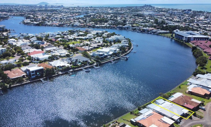 Warana House | Waterfront Stylish Luxury, Light, Relaxed