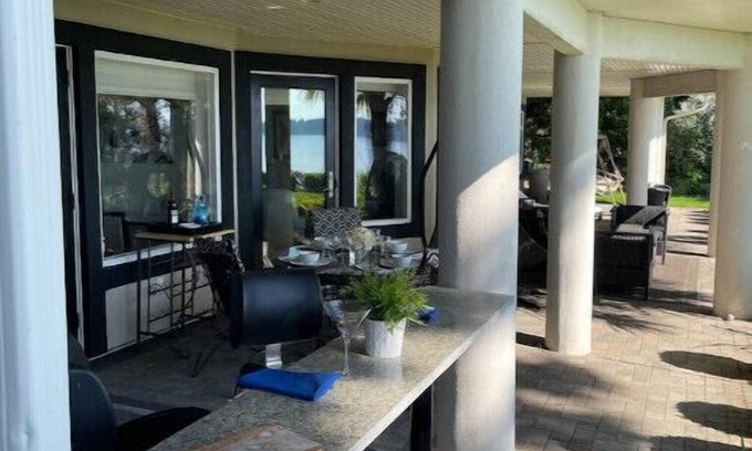 Saanichton House | Waterfront Suite near Victoria BCn2BR 2 Baths Outdoor kitchen and superb Viewsn