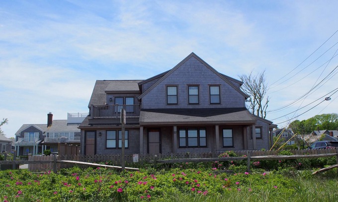 Nantucket Town House | Waterfront, Town Historic District, Stunning Harbor Sunrises, Magical Sunsets