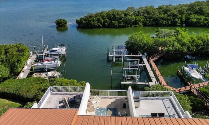 Tierra Verde House | WATERFRONT TOWNHOME WITH BOAT SLIP, ELEVATOR, & POOL! PET FRIENDLY!