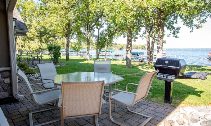 Nisswa House | Waterfront Townhome on Gull Lake | Pontoon Rentals Available