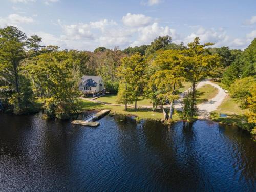 Rocky Point House | Waterfront Treehouse on the Cape Fear with Dock