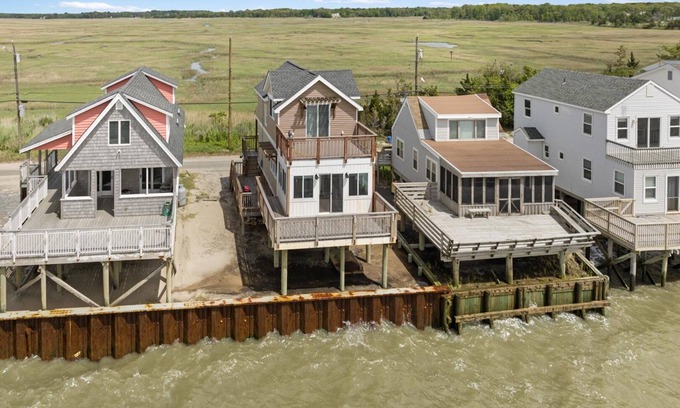 Cape May House | WATERFRONT 2 bedroom 1.5 bath Pet Friendly Cottage sleeps 6