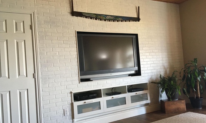 Picton House | Waterfront Vacation Rental 5 Min. From Sandbanks Beach
