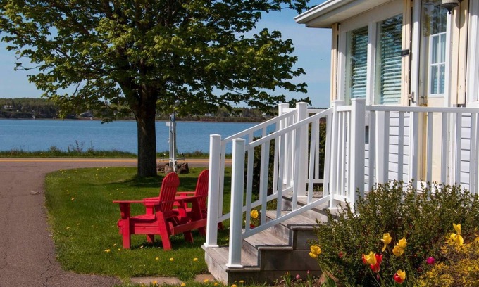 Stanhope House | Waterfront Vacation Home-Laundry inside、Air Conditioner-Perfect location！