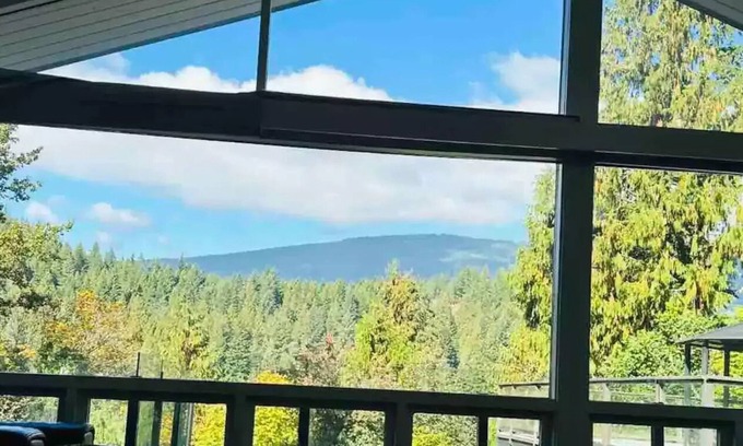 District of North Vancouver House | Waterfront View Nature's Wonders