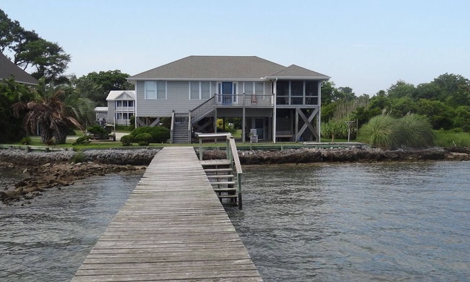 Marshallberg Cottage | Waterfront! View of Cape Lookout!