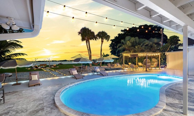 Palm Beach - West Palm Beach House | Waterfront Villa w/Pool Game Room