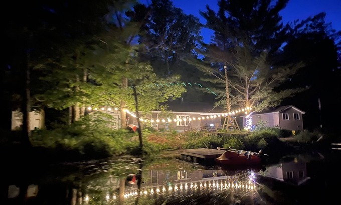 Havelock-Belmont-Methuen Cottage | Waterfront Villa Deer
