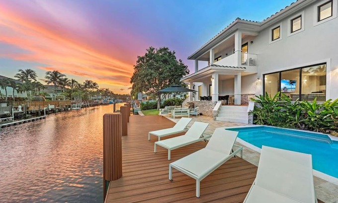South Lake House | Waterfront Villa in Hollywood! Heated Pool and Game room
