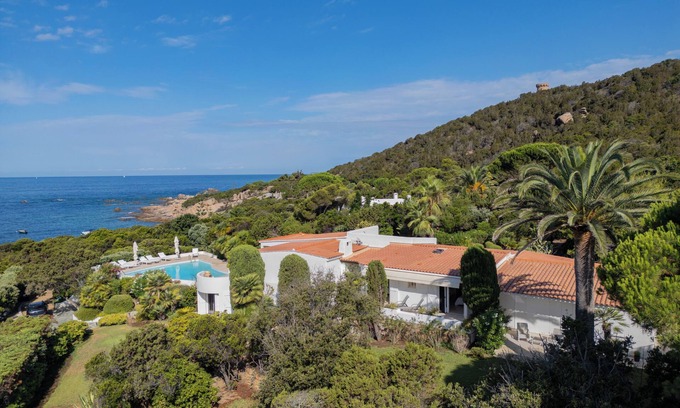 Isolella Villa | Waterfront, villa on the Isolella peninsula, 5 bedrooms, pool, sea view