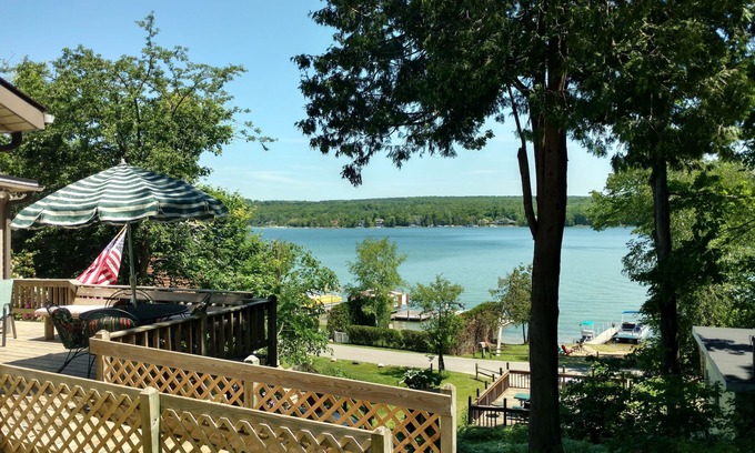 Petoskey House | Waterfront Walloon Lake House