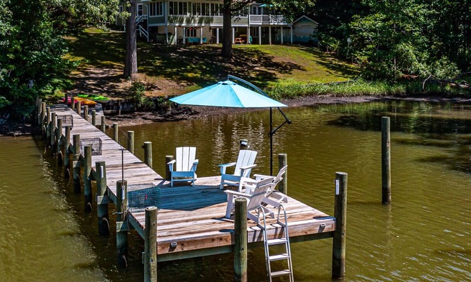 White Stone House | Waterfront, White Stone, Spacious-Kayaks-Family